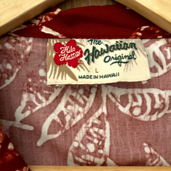 Red/White Floral Pattern Hawaiian Shirt - Picture 12 of 12